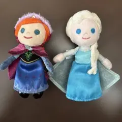 イッツアスモールワールド　アナ雪　アナ　エルサぬいぐるみバッジセット