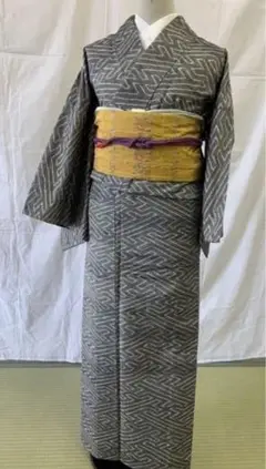︎✿モダン︎✿着物 紬 幾何学 模様 モノトーン お出かけ 習い事 会食 など