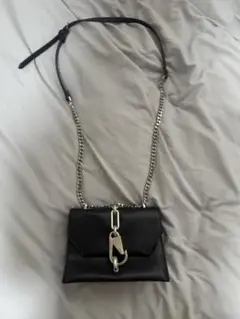 CHARLES & KEITH ブラックショルダーバッグ