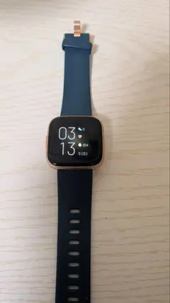 【Fitbit Versa 2】人気モデル／美品・純正充電器付き防水／心拍数