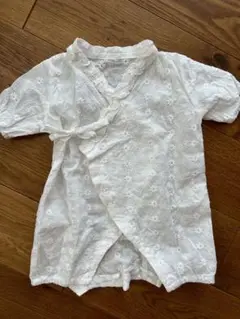 ホワイト花柄刺繍ロンパース 50〜60
