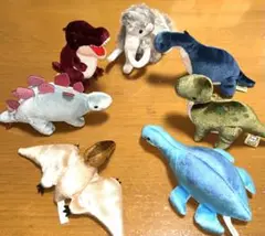 恐竜　ぬいぐるみ