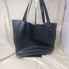 MONO COMME CA 黒のトートバッグ(フェイクレザー)