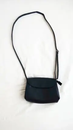 【クリアランスセール】レザー調ナチュラルショルダーバッグ (ブラック)