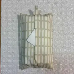 ベージュとホワイトのキッチンペーパーホルダー