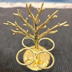 金色のリングスタンド 木の枝　珊瑚　デザイン