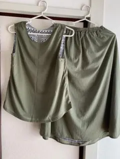 DURER オリーブグリーン タンクトップとスカートのセットアップ