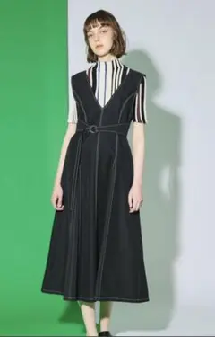 UNITED TOKYO Vネックジャンパースカート