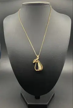 希少✨ カールラガーフェルド　ペンダントネックレス　ゴールド　洋ナシ