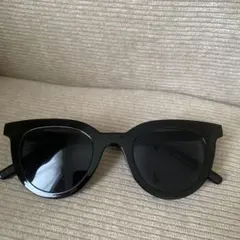 美品❤️H&M ブラック キャットアイサングラス