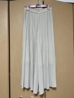 UNIQLO ベージュ プリーツワイドパンツ S