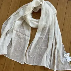 【新品】EMMA JAMES アイボリー 刺繍 UVストール　ショール