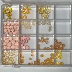 未使用品　赤いビーズと鍵のモチーフのセット