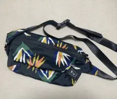 KIU ショルダーバッグ