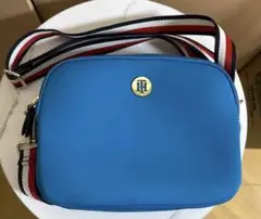 美品TOMMY HILFGER 青いナイロンショルダーバッグ