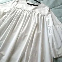 未使用　ピサーノ　チュニック　フレアスリーブ　白　Ｌ