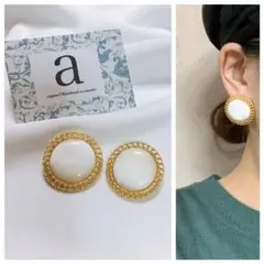 2251-1 ホワイト☺︎アンティークゴールドとシェル風カラーのピアス☺︎