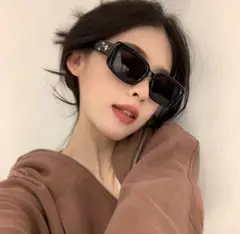 【再入荷】レディース　UVカット　サングラス　黒縁　スクエア　ユニセックス　韓国