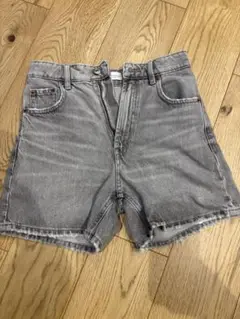 ZARA グレー ダメージ加工ショートパンツ　XS