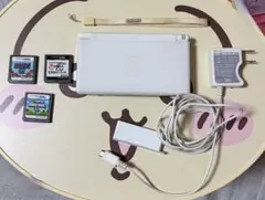 ニンテンドーDS Lite 本体、充電器、タッチペン、ストラップ付き
