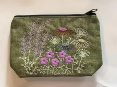 新品　花柄刺繍　ポーチ