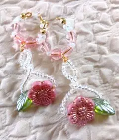 チェコデイジーガラスビーズイヤーカフ