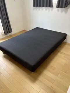黒のダブル脚付きマットレス