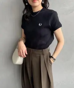 FRED PERRY 別注 ランダムリプワンポイントロゴ刺繍　リンガーT