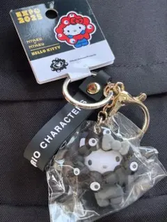 大阪万博　サンリオ　黒ミャクミャク　キティ　キーホルダー