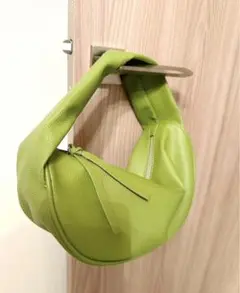 大人上品　差し色カラーグリーンbag