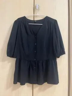 ユニクロ ペプラム Vネック 黒 Lサイズ