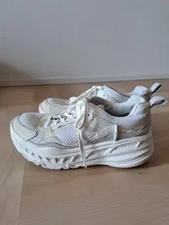 UGG(アグ)厚底スニーカー ホワイト
