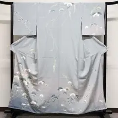 作家もの くすみのある薄い水色に松や花が友禅で描かれた訪問着 着物
