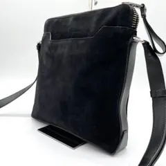 【美品/最高級】TOM FORD ショルダーバッグ ロゴスタンプ　オールレザー トムフォードショルダーバッグ 黒 メンズ レザー メッセンジャー