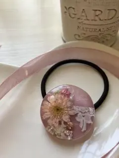 NO.17 ドライフラワーとレース柄を使用したレジンヘアゴム(パープルピンク)