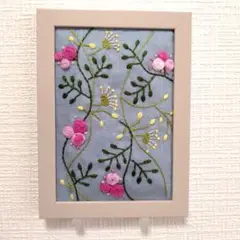 ハンドメイド お花の刺繍をしたフレーム