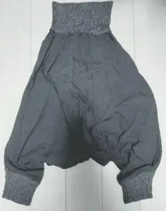 ヨルのサルエルパンツ