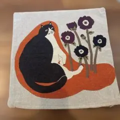 黒猫と花柄のクッションカバー