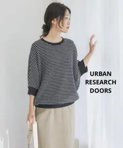 タックフライスワイドTシャツ　¥4,950 DOORS