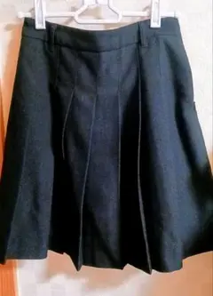 黒のプリーツミニスカート