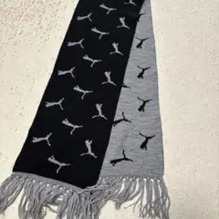 プーマ ロゴ マフラー 黒とグレー フリンジ付き