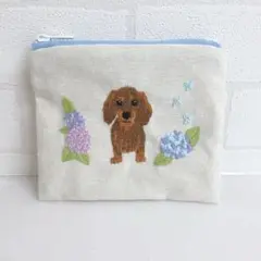 手刺繍　ポーチ　ミニチュアダックス　 #22