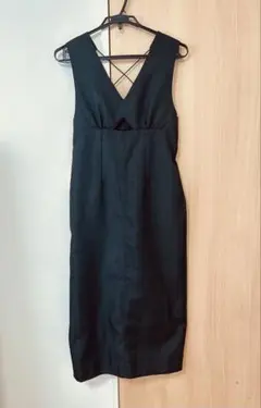 YEVS 深Vクロスストラップワンピース　ブラック