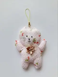 猫の形のぬいぐるみ ピンク