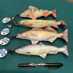 新品〈魚型キーホルダー マルチカラー 4セット