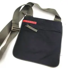 【美品】プラダ サコッシュ ショルダーバッグ ポーチ ポケット4つ ファスナー