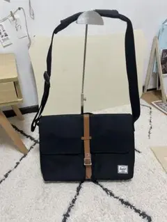 美品　Herschel Supply Co. メッセンジャーバッグ A4収納可