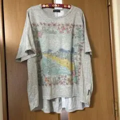 ドラッグストアーズ　バックボタンがかわいいTシャツ
