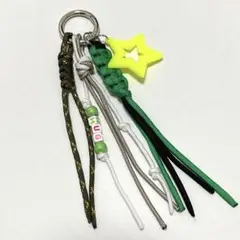チャーム　ハンドメイド　パラコード　キーホルダー　緑　グリーン　黄色　イエロー