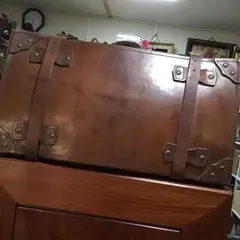 レトロな皮の大型のトラベルバッグ飾りに❣️